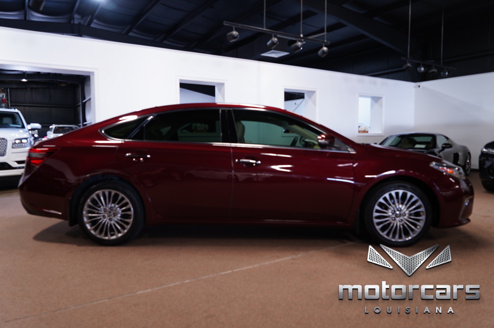 Used 2016 Toyota Avalon Limited w/ Toyota Safety Sense Package FWD image 8