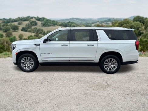 Used 2023 GMC Yukon XL Denali AWD/4WD image 5