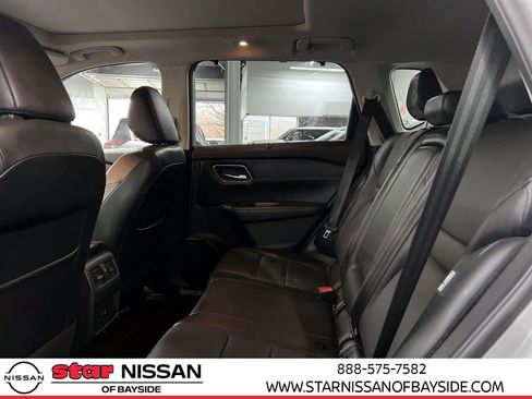 Used 2021 Nissan Rogue SV w/ Premium Package image 12