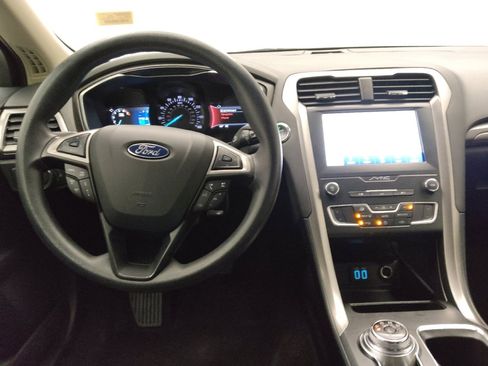 Used 2020 Ford Fusion SE image 22