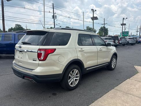 Used 2018 Ford Explorer XLT w/ Equipment Group 202A AWD/4WD image 6