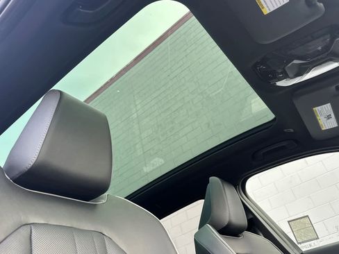 Used 2025 BMW X3 xDrive30i w/ Premium Package image 18