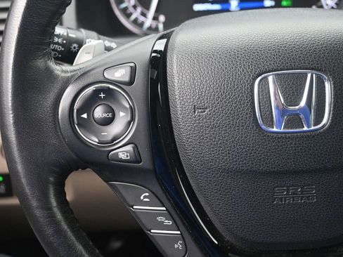 Used 2016 Honda Pilot Touring image 13