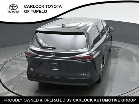 Used 2025 Toyota Sienna LE image 29