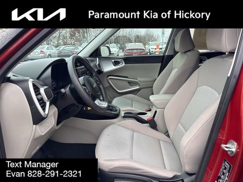 Used 2022 Kia Soul LX image 12