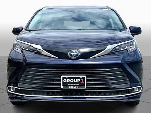 Used 2022 Toyota Sienna XLE image 4