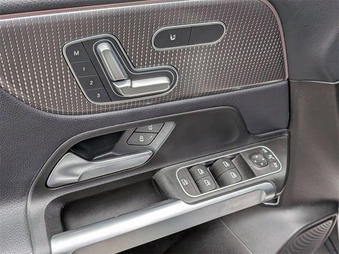 Used 2020 Mercedes-Benz GLB 250 image 35