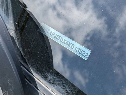 Used 2019 Jeep Cherokee Limited AWD/4WD image 30