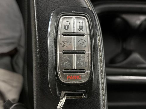 Used 2018 Chrysler Pacifica Touring Plus w/ S Appearance Package FWD image 34