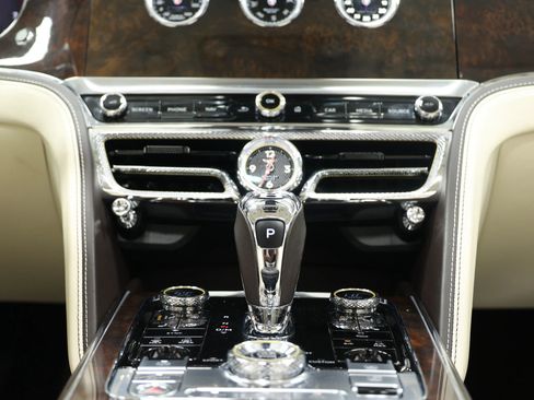 Used 2020 Bentley Flying Spur W12 image 48