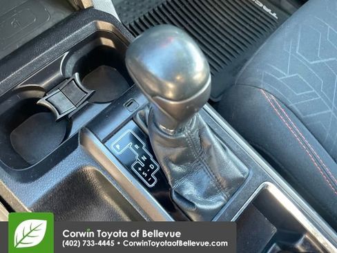 Used 2017 Toyota Tacoma TRD Off-Road image 24