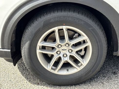 New 2026 Ford Explorer Active RWD image 12