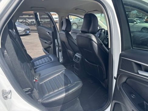 Used 2022 Ford Edge SEL image 11