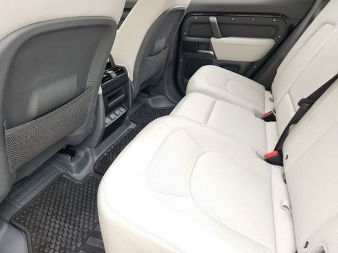 Used 2025 Land Rover Defender 110 X-Dynamic SE AWD/4WD image 28