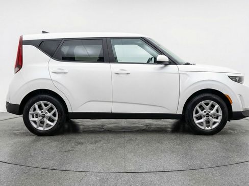 Used 2025 Kia Soul LX w/ LX Technology Package image 11