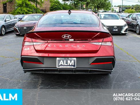 Used 2025 Hyundai Elantra Sport FWD image 9