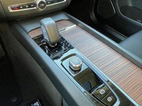 Used 2024 Volvo XC60 B5 Plus image 21