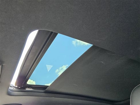 Certified 2022 Volkswagen Atlas Cross Sport SEL R-Line image 20