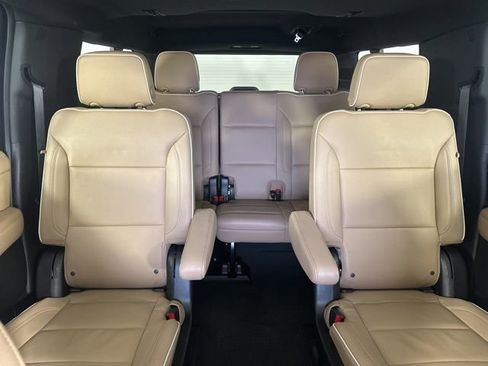 Used 2022 Chevrolet Suburban Premier image 23