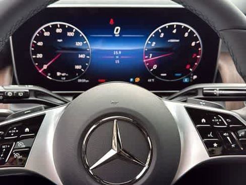 Used 2026 Mercedes-Benz GLC 300 4MATIC image 18