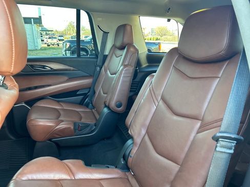 Used 2019 Cadillac Escalade Luxury image 28