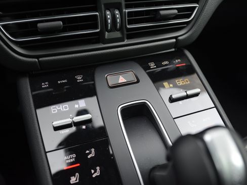 Used 2026 Porsche Macan AWD/4WD image 21