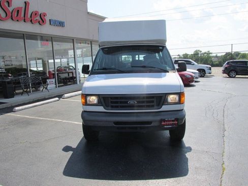 Used 2006 Ford E-350 and Econoline 350 Extended Super Duty RWD image 2