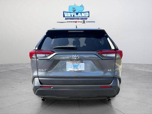 Used 2020 Toyota RAV4 LE FWD image 4