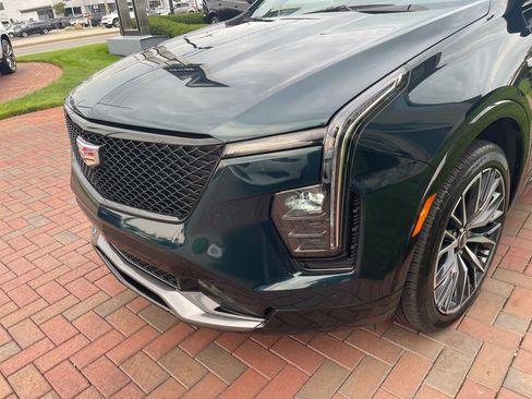Used 2024 Cadillac XT4 Sport AWD/4WD image 2