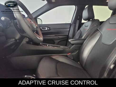 Used 2025 Jeep Compass Trailhawk AWD/4WD image 13