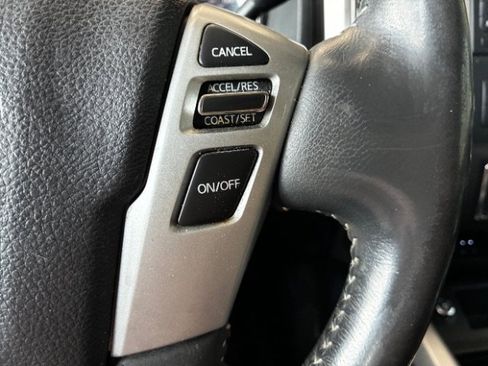 Used 2017 Nissan Titan PRO-4X w/ Pro-4x Convenience Package AWD/4WD image 15