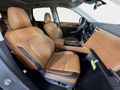 New 2025 Nissan Pathfinder Platinum w/ Cargo Package image 30