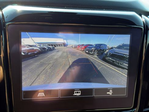 Used 2022 Chevrolet Traverse LT image 20