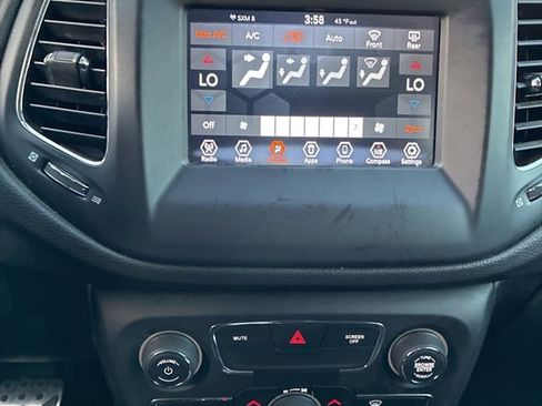 Used 2021 Jeep Compass Latitude image 14