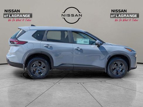 New 2026 Nissan Rogue SV image 4