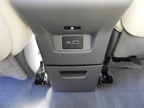 Used 2022 Cadillac XT6 Premium Luxury w/ Technology Package image 24