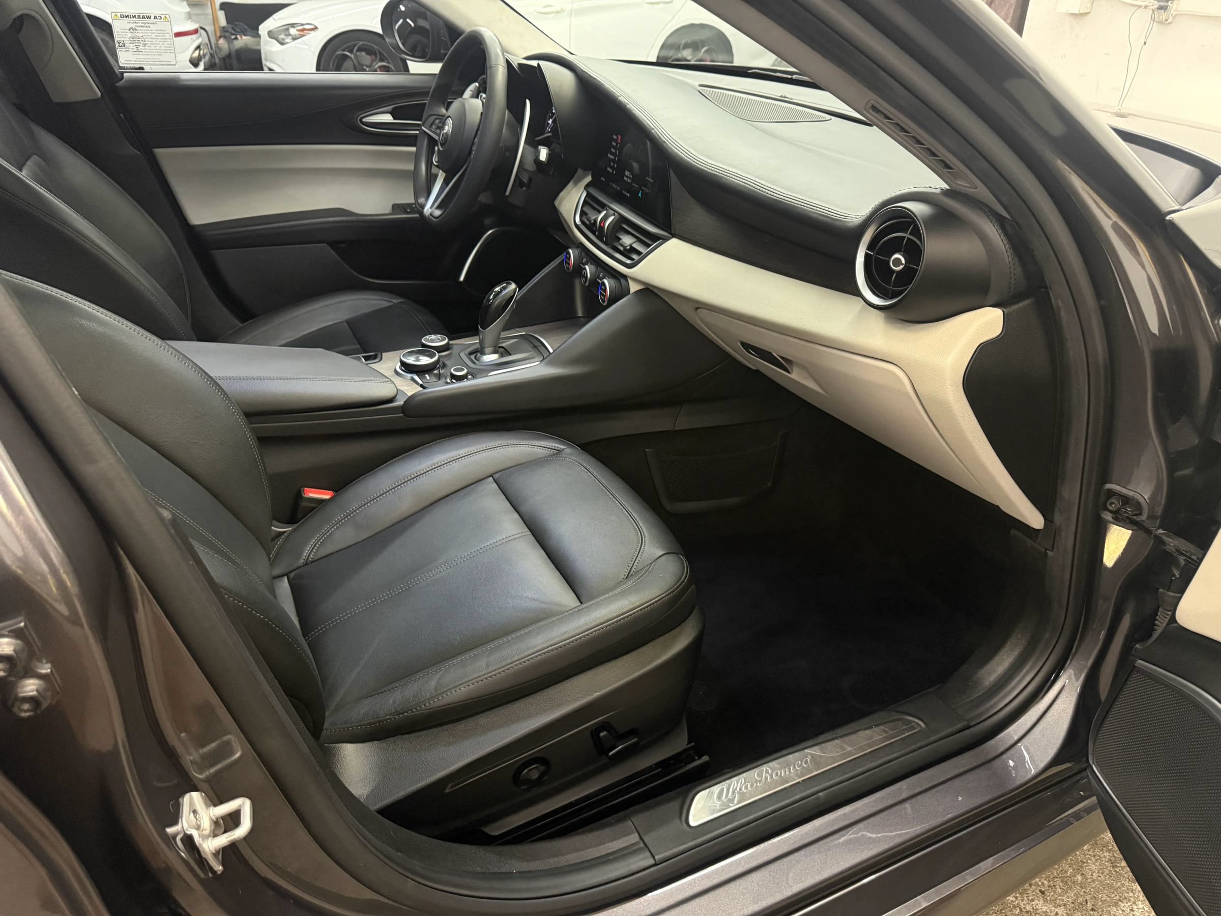 Used 2018 Alfa Romeo Giulia Ti w/ TI Performance Package RWD image 27