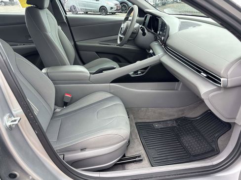 Used 2022 Hyundai Elantra SEL image 14