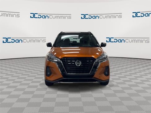 Used 2021 Nissan Kicks SR image 3