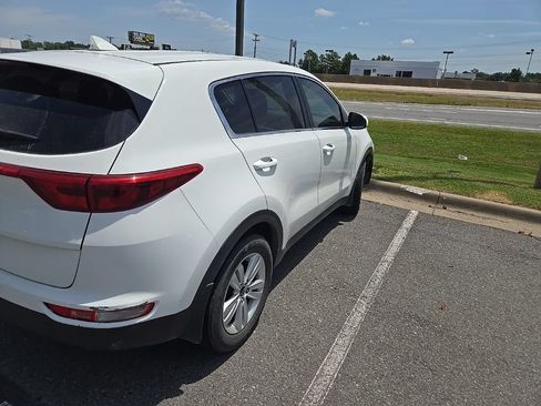 Used 2019 Kia Sportage LX FWD image 2