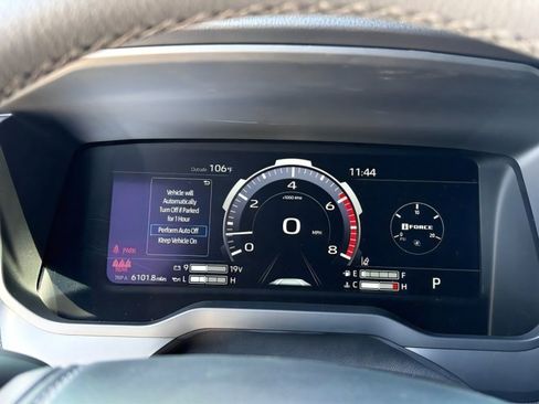 Used 2025 Toyota Tundra Limited AWD/4WD image 24