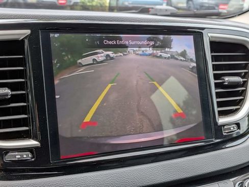 Used 2023 Chrysler Pacifica Touring-L FWD image 25