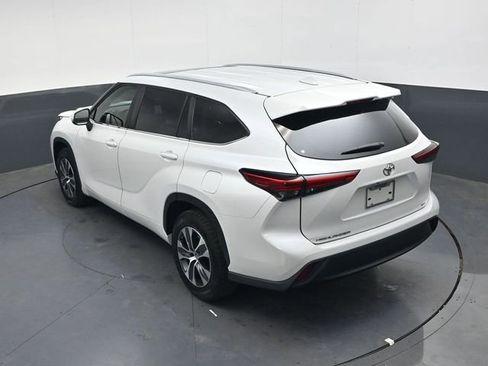 Used 2023 Toyota Highlander XLE image 23