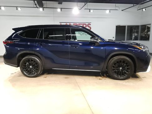 Used 2025 Toyota Highlander XSE AWD/4WD image 8