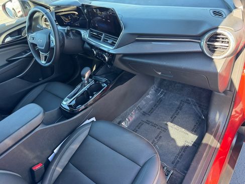 Used 2024 Chevrolet Trax ACTIV w/ Sunroof Package image 13