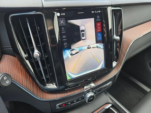 Certified 2024 Volvo XC60 B5 Ultimate w/ Protection Package Premier AWD/4WD image 29