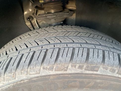 Used 2024 Volkswagen Taos SE image 9