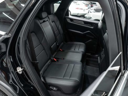 Used 2024 Porsche Cayenne AWD/4WD image 13