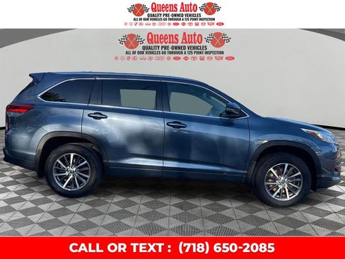 Used 2018 Toyota Highlander XLE AWD/4WD image 8