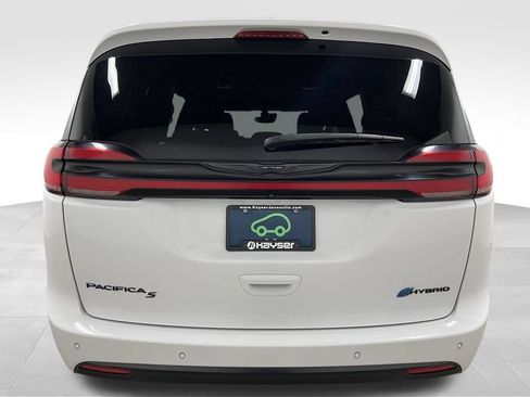 Used 2024 Chrysler Pacifica Limited FWD image 4